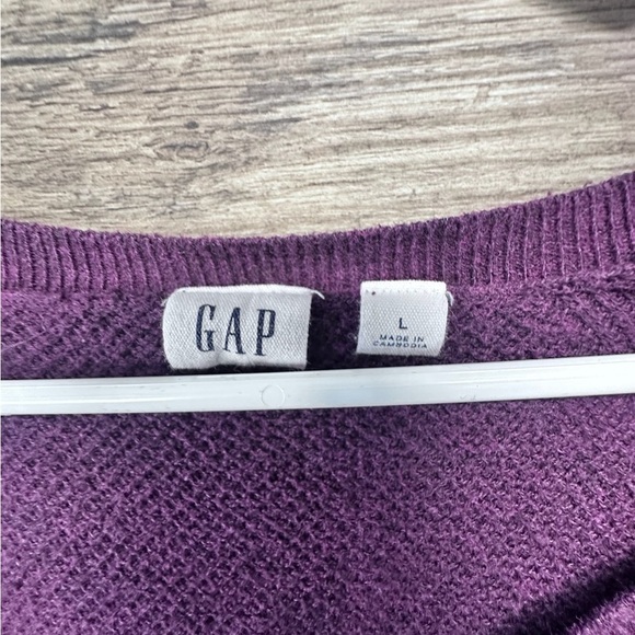 GAP Women's Purple V-Neck Sweater - Picture 2 of 9